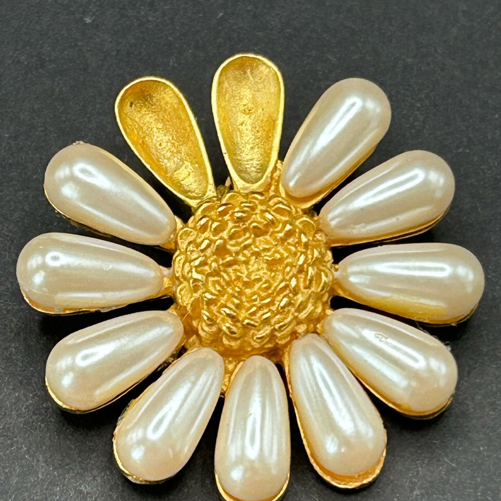 VTG Rare Givenchy Gold Faux Pearl Sunflower SINGLE Clip Earring AS IS Repair - Picture 7 of 8